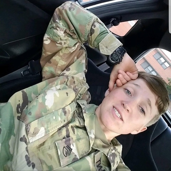 Alittle about meee💛 - Picture 3 of 4